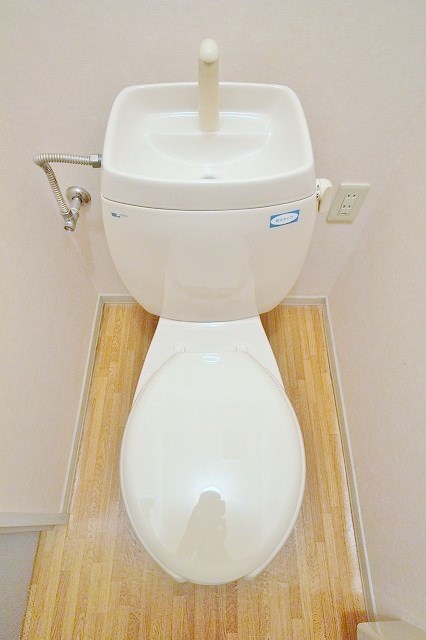 南海本線 泉佐野駅 徒歩11分 2階建 築31年のトイレ写真