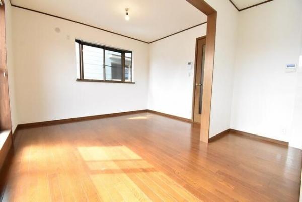 並木3丁目戸建の居間写真