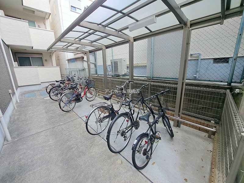 玄関　駐輪場