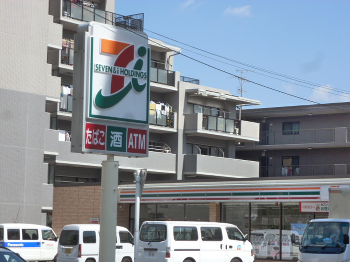 コンビニ　セブンイレブン（コンビニ）まで78m