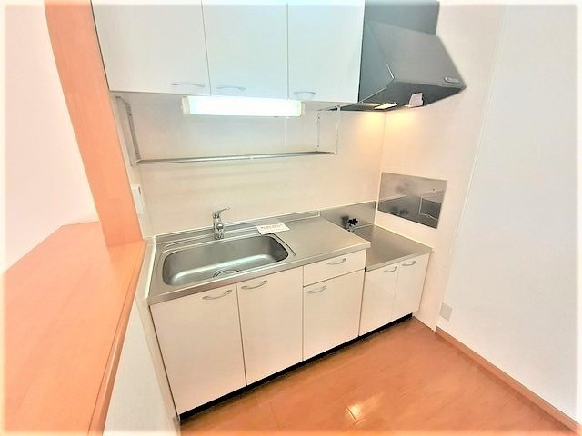 キッチン　コンパクトなキッチンで掃除もラクラク