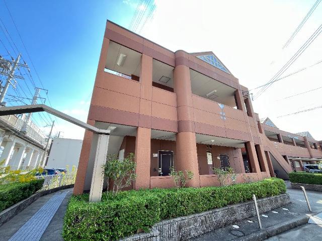 エントランス　おしゃれな外観です