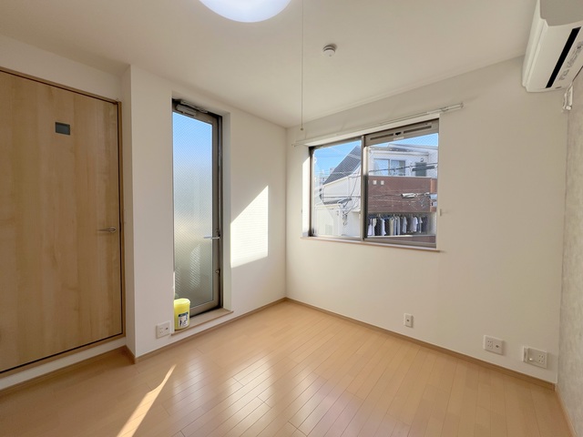 居室・リビング　★明るいフローリングの角部屋です★