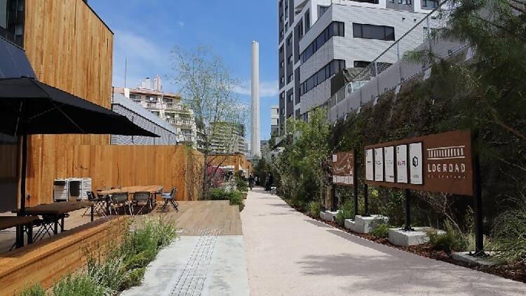 ショッピングセンター　LOG　ROAD　DAIKANYAMA（ショッピングセンター）まで465m