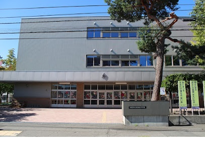 中学校　札幌市立東白石中学校（中学校）まで493m