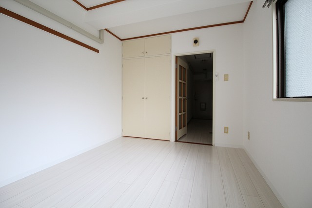 居室・リビング　同物件別部屋