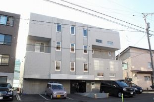 札幌市白石区東札幌四条のマンションの建物外観