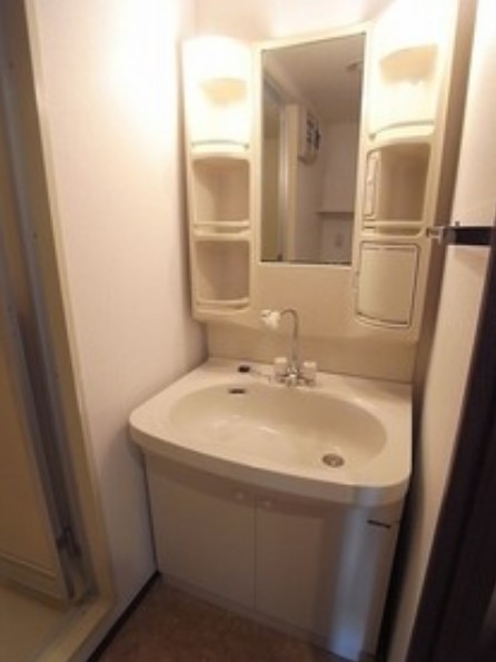 洗面設備　身支度に嬉しい独立洗面台