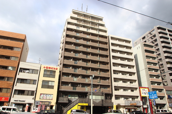 広島市中区榎町のマンションの建物外観