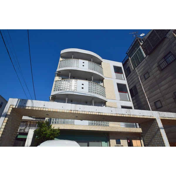 大阪市鶴見区諸口のマンションの建物外観