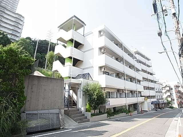 神戸市須磨区道正台のマンションの建物外観