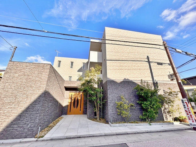 高槻市上本町のマンションの建物外観