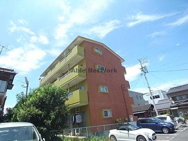 【岐阜市富沢町のマンションの建物外観】