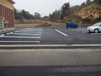 【今治市波方町樋口のアパートの駐車場】