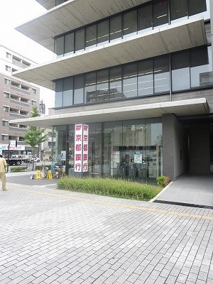 【京都市中京区西ノ京西月光町のマンションの銀行】