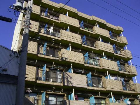 名古屋市瑞穂区明前町のマンションの建物外観