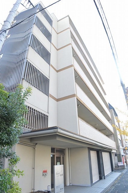 京都市右京区花園伊町のマンションの建物外観