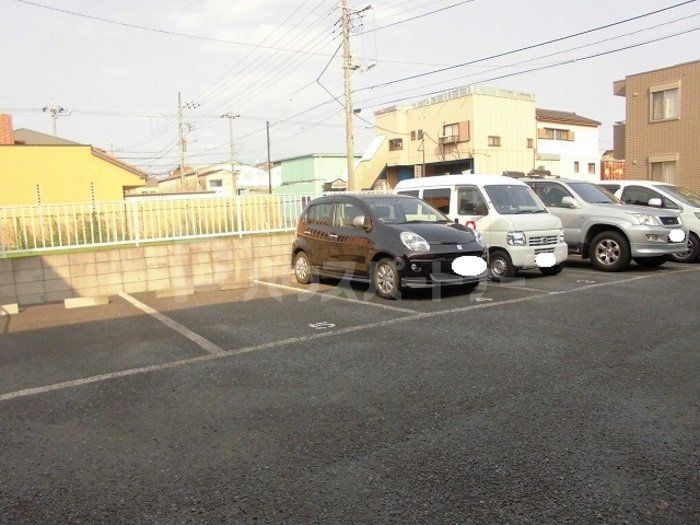 【江戸川区南篠崎町のアパートの駐車場】