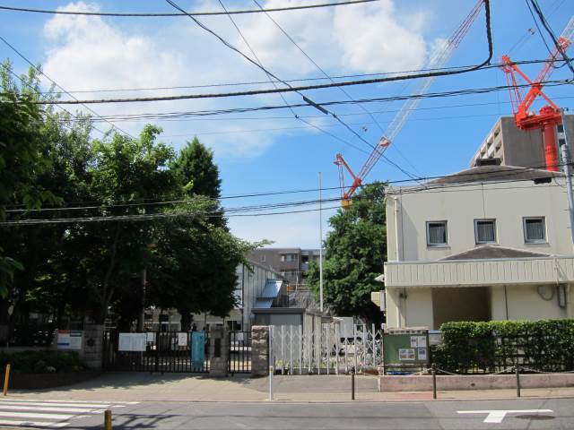 【ガーデン板橋氷川町の小学校】