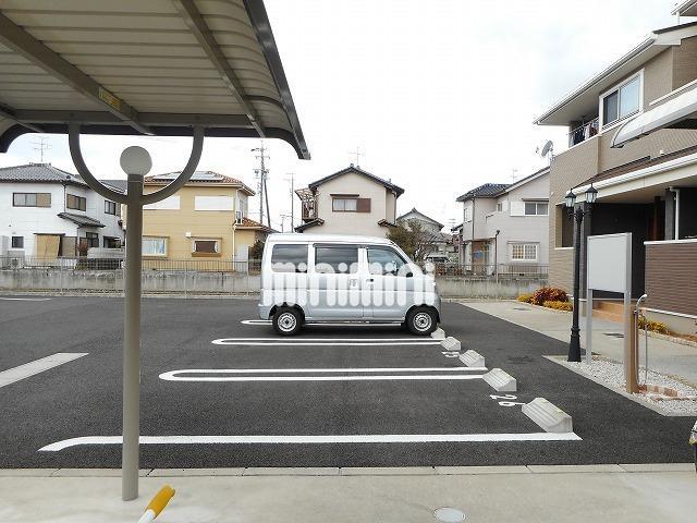 【メゾン・クレメントＢの駐車場】