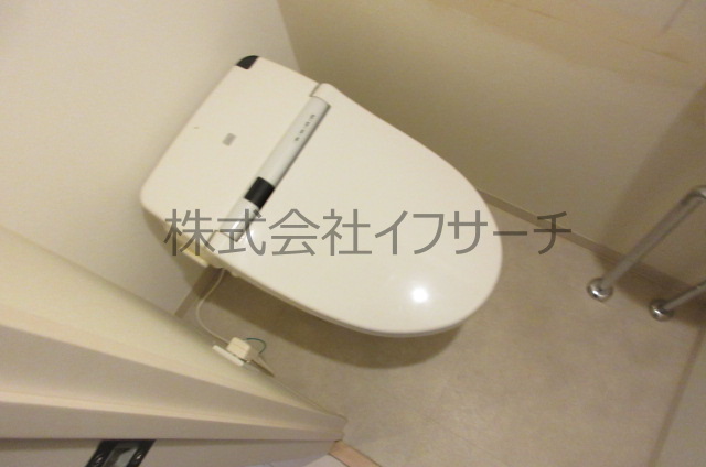 東急東横線 中目黒駅 徒歩10分 3階建 築18年のトイレ写真