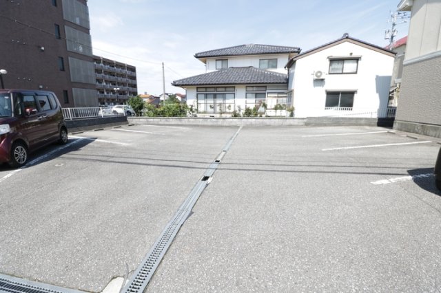 駐車場　駐車場に車を止められます