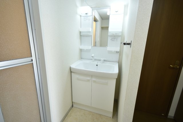 洗面設備　コンパクトで使いやすい洗面所