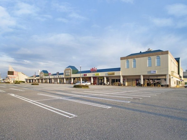 ショッピングセンター　グリーンモール山室（ショッピングセンター）まで385m