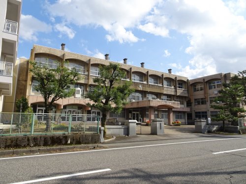 中学校　大泉中学校（中学校）まで729m