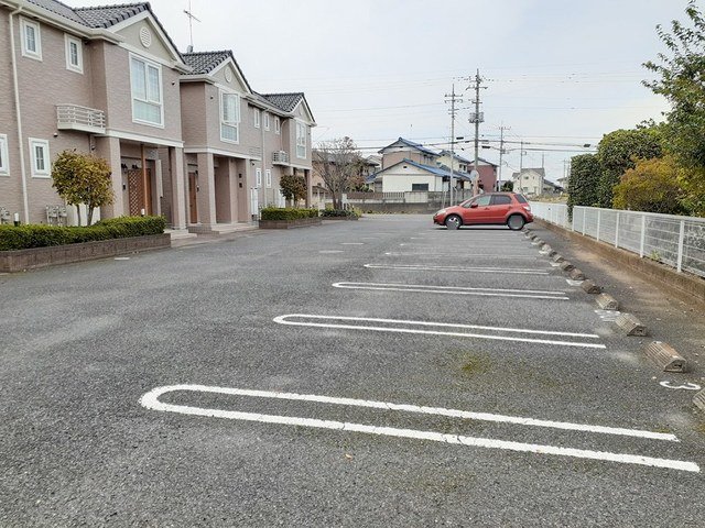 駐車場　駐車場完備です
