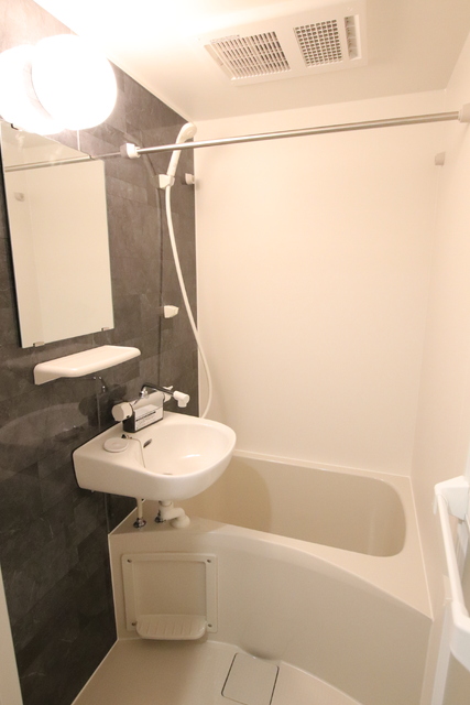 バス・シャワールーム　※別室参照写真　浴室　浴室乾燥機付き