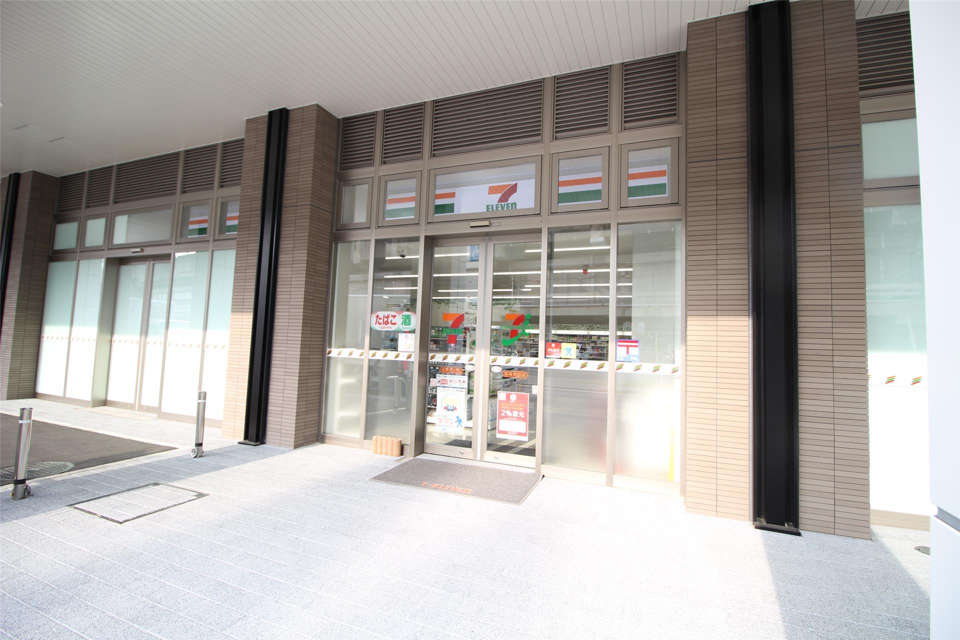 コンビニ　セブンイレブン高崎東町店（コンビニ）まで386m