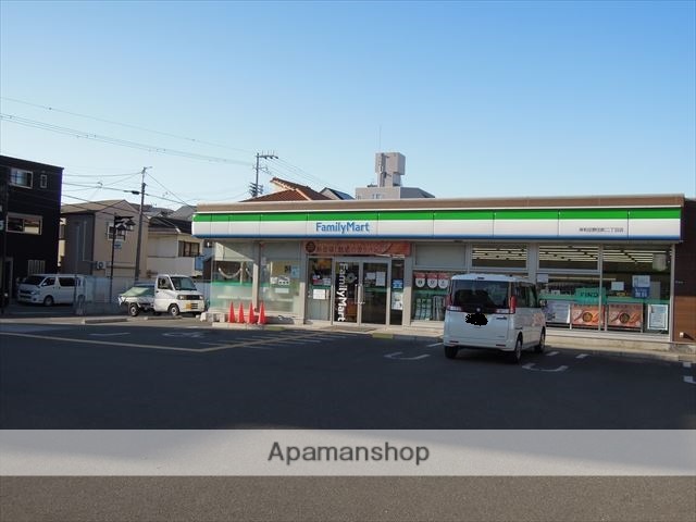 コンビニ　ファミリーマート（コンビニ）まで856m