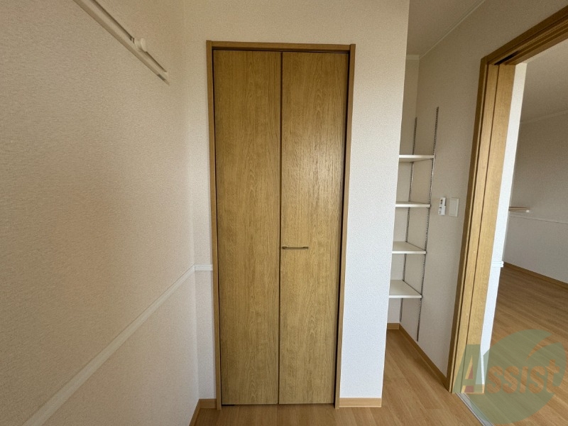 収納　洋室のクローゼット。広さは十分そうです。