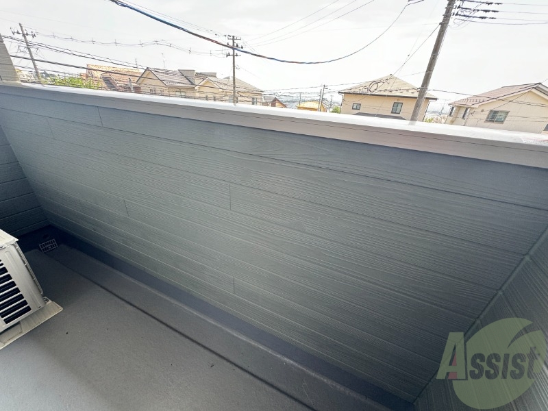 バルコニー　バルコニーは洗濯物がはかどりそうな広さがありますよ。