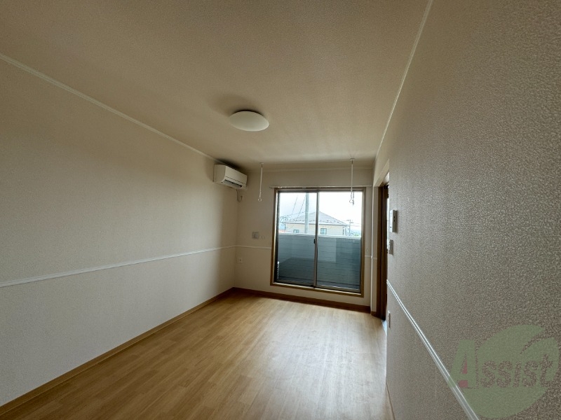 居室・リビング　きれいなＬＤＫが広がっていて居心地が良さそうですね。