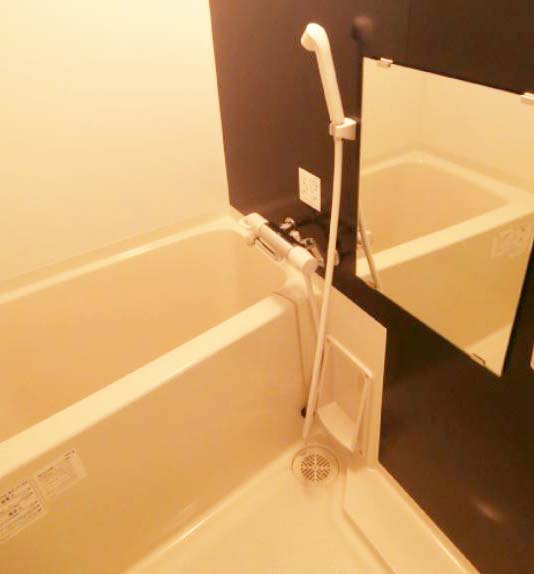 バス・シャワールーム　★ゆったりとできる広さの浴槽★