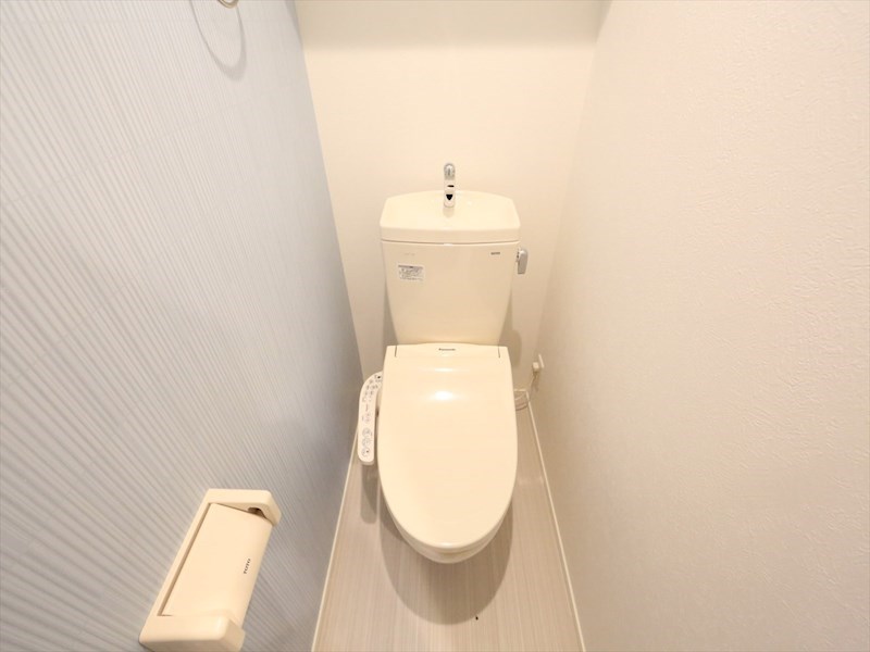 トイレ　温水洗浄暖房便座付トイレ