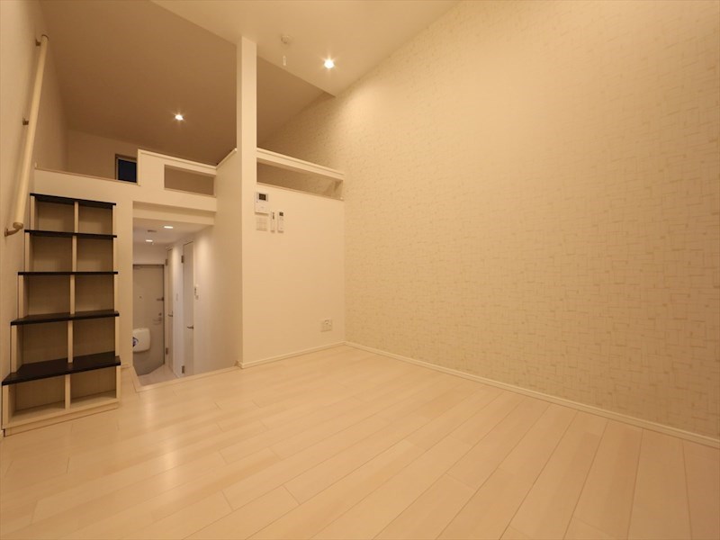 居室・リビング　洋室6.2帖　ロフト6.4帖（収納にも寝室にも使えます）