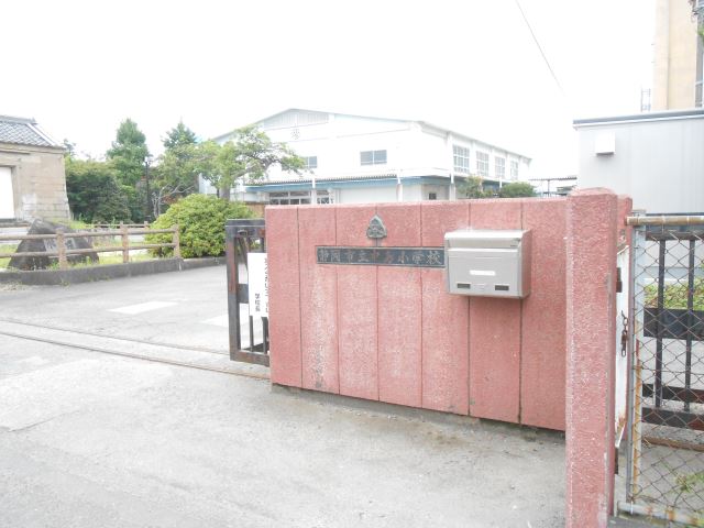 小学校　市立中島小学校（小学校）まで3000m