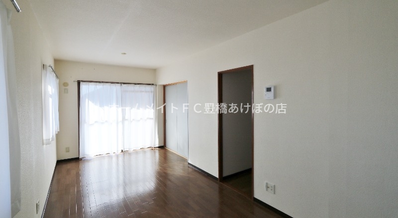 居室・リビング　同型別部屋写真（反転）