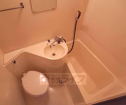 バス・シャワールーム　お掃除も簡単。ユニットバスです