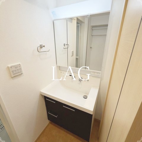 洗面設備　独立洗面台です。