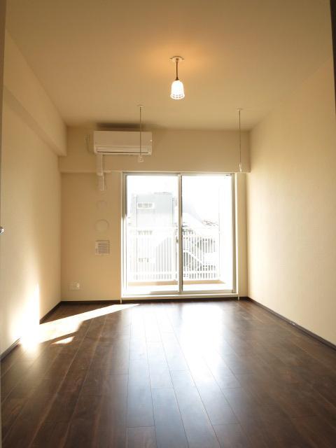 居室・リビング　ゆったりした洋室です