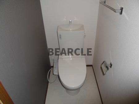 トイレ　１０５号　温水洗浄暖房便座