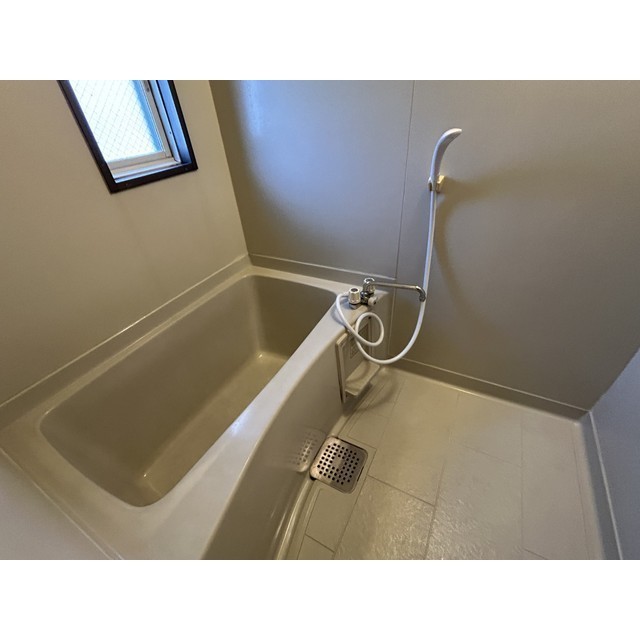 バス・シャワールーム　落ち着いた空間のお風呂です