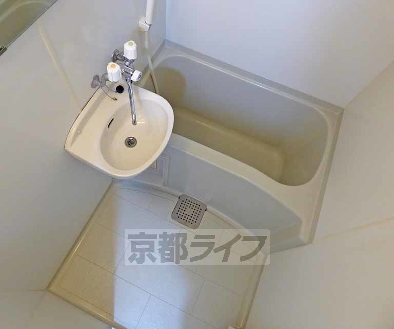 バス・シャワールーム　清潔感のある風呂です