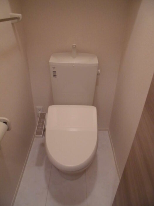 トイレ　温水洗浄暖房便座