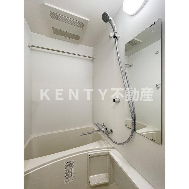 バス・シャワールーム　コンパクトで使いやすいお風呂です