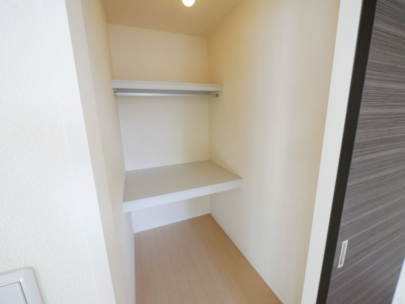 収納　ウォークインクローゼット（洋室5.9帖）